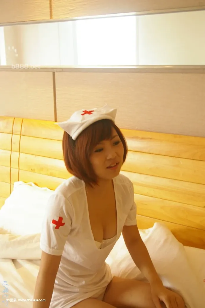 国模小美超大尺度掰穴私拍  人如其名 小小的美美的 而且很嫩 [24P][コケモモ 写真]