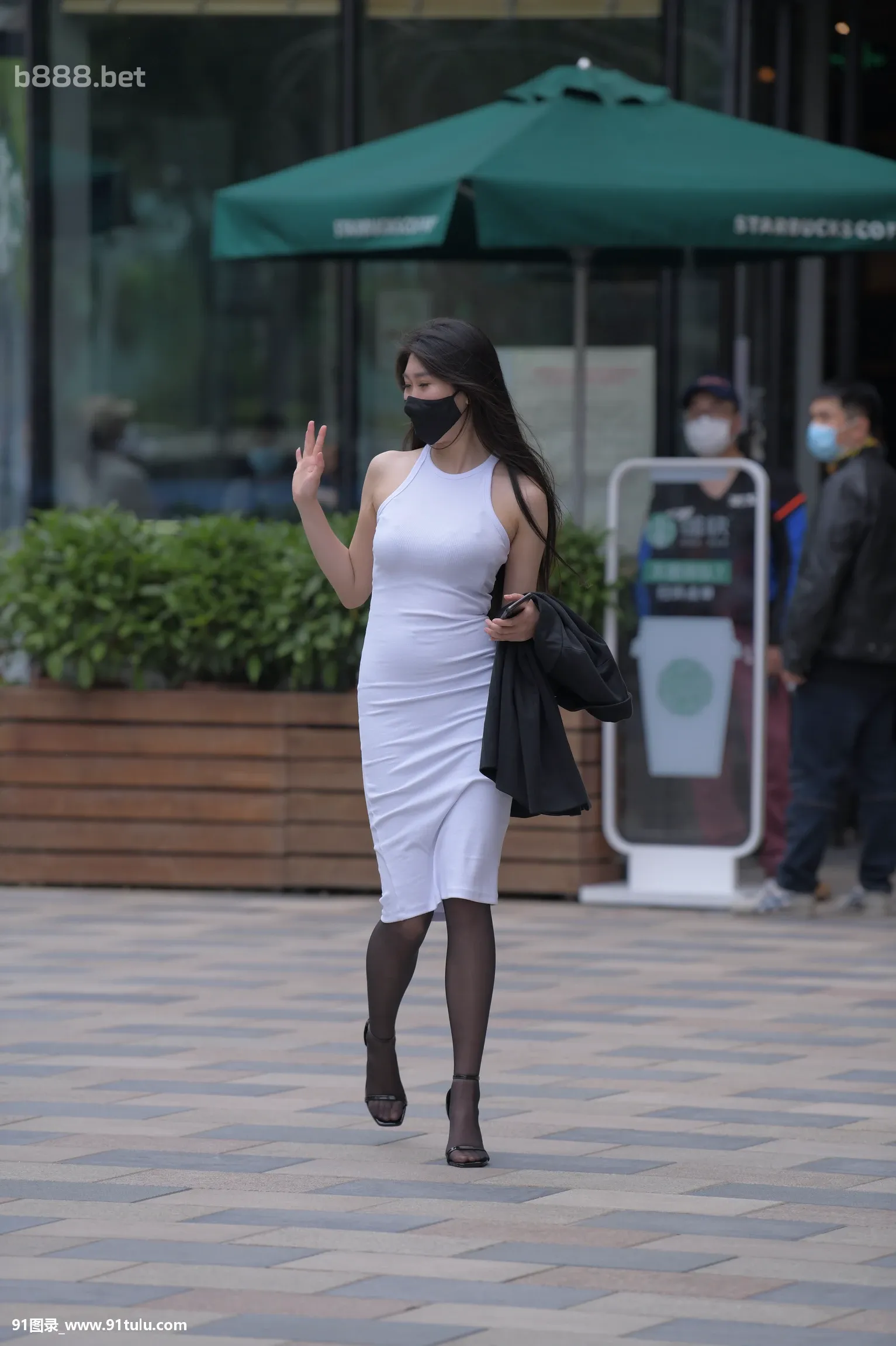 白色包臀裙黑丝美女 [40P][モーガン 茉 愛 羅 写真]