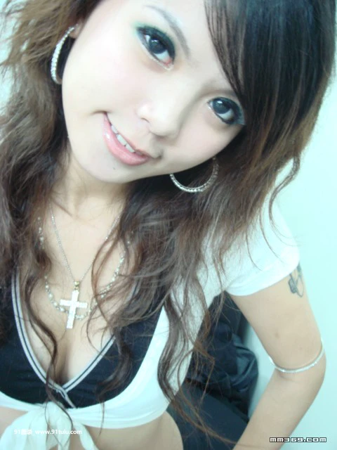 打扮前卫的90后非主流美眉 [10P][カミツキガメ 写真]