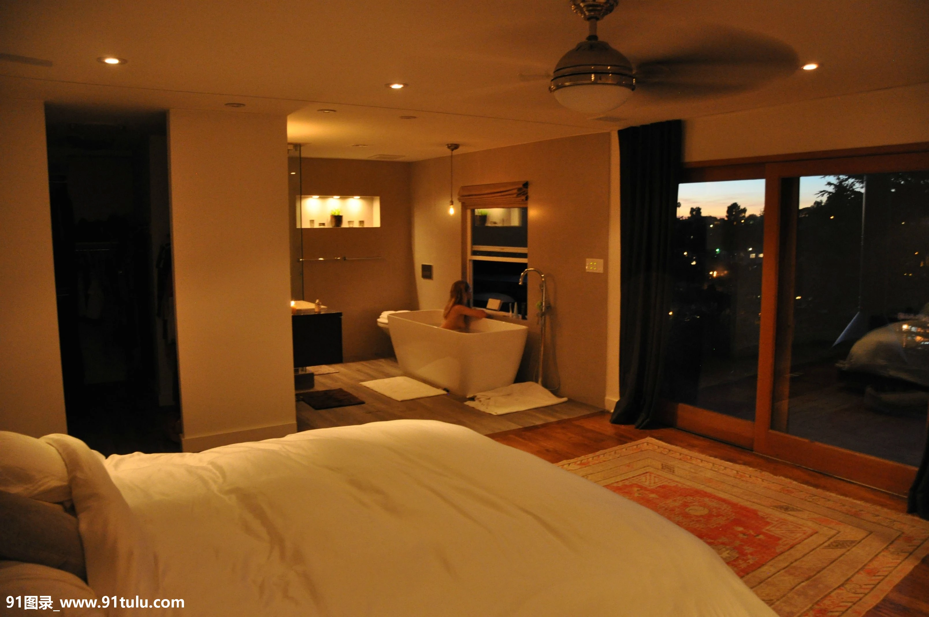 Teresa Palmer [31P][iphone の 写真 を mac に 取り込む]