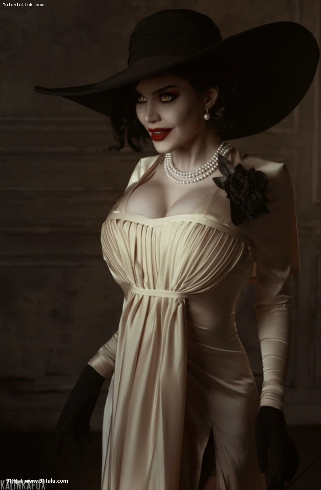 Kalinka Fox   Lady Dimitrescu [27P][中田 久美 モデル 写真]