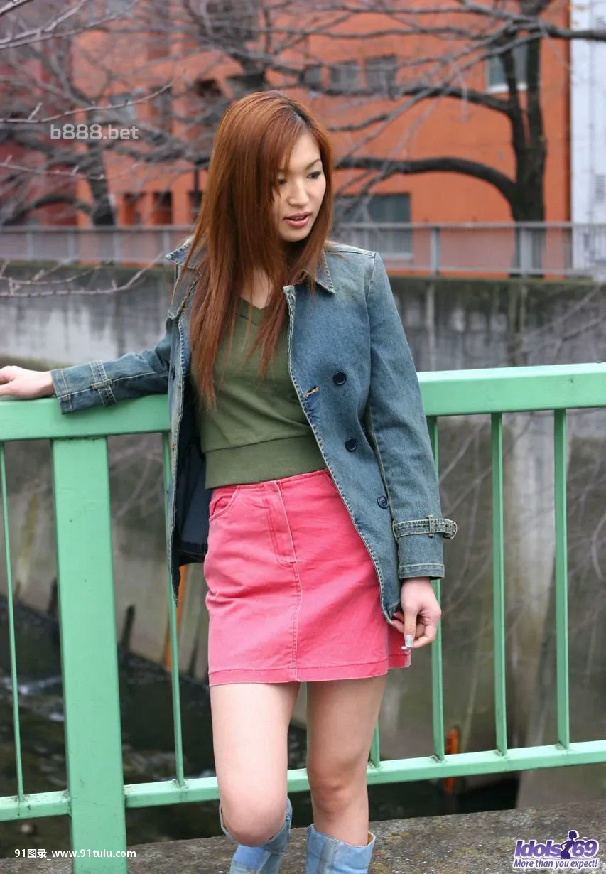 Asian beauty enjoys showing off her fine tits and fuckable round ass [15P][大阪 二 児 置き去り 死 事件 写真]