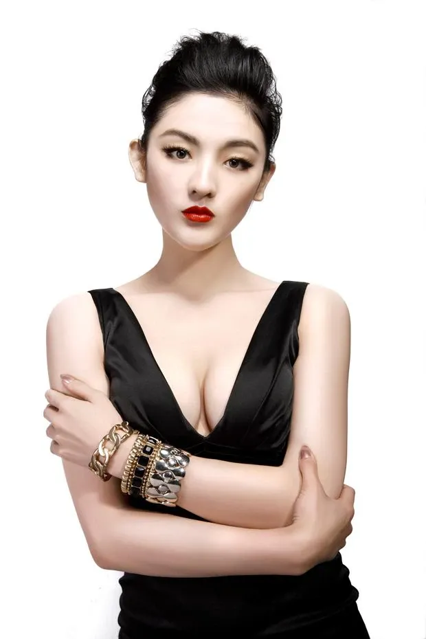 中央戏剧学院美女校花孙璐写真 [20P][易 阳 写真]