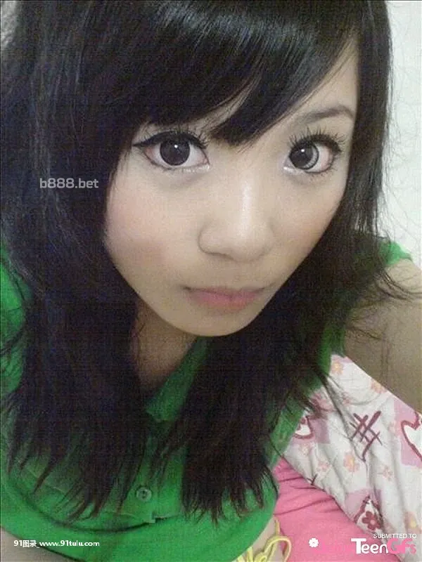 Very cute babyboll loves to make selfies [9P][写真 ケーキ チョコ]