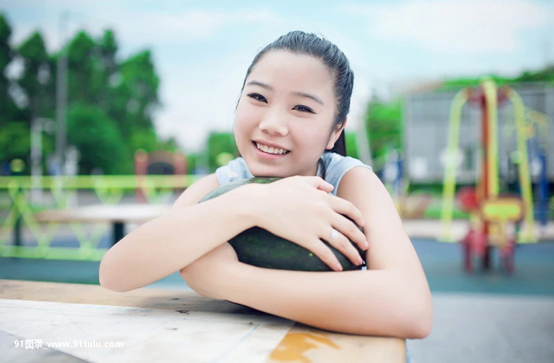 欢乐西瓜妹儿童乐园显纯真 [21P][step 写真]