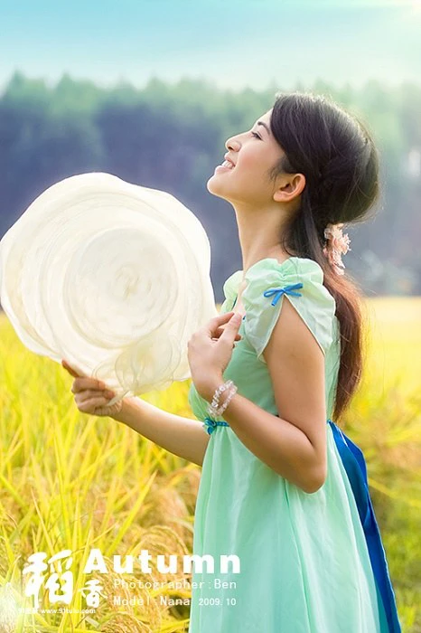金色稻香主题美女写真 [11P][ニコン 単 焦点 35mm 写真]