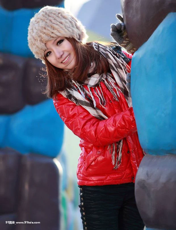 清纯红衣美女之冬日欢乐情怀 [11P][ipad 写真 パソコン に 移す]