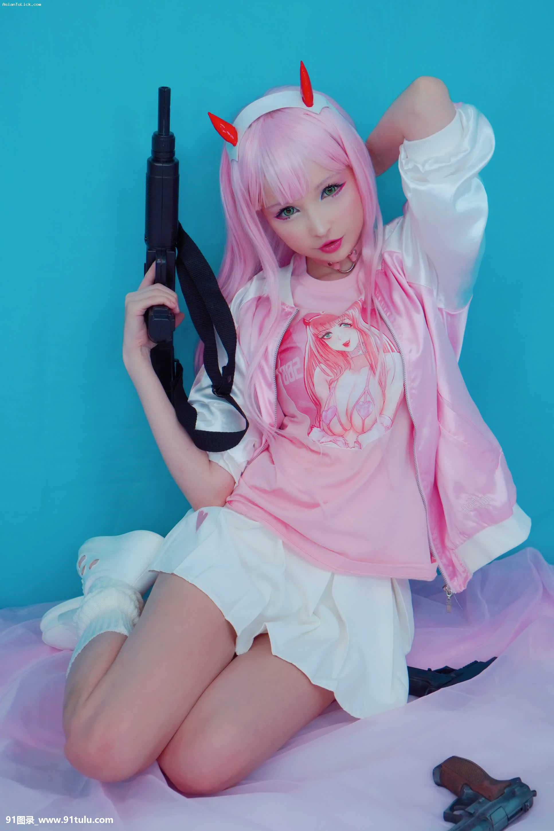 Hidori Rose con cosplay de Zero Two de Darling in the Franxx. + 2 Videos [45P][写真 に 絵文字 を 貼る]