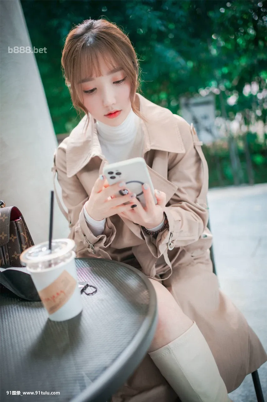 微胖少妇 [24P][枕 写真]